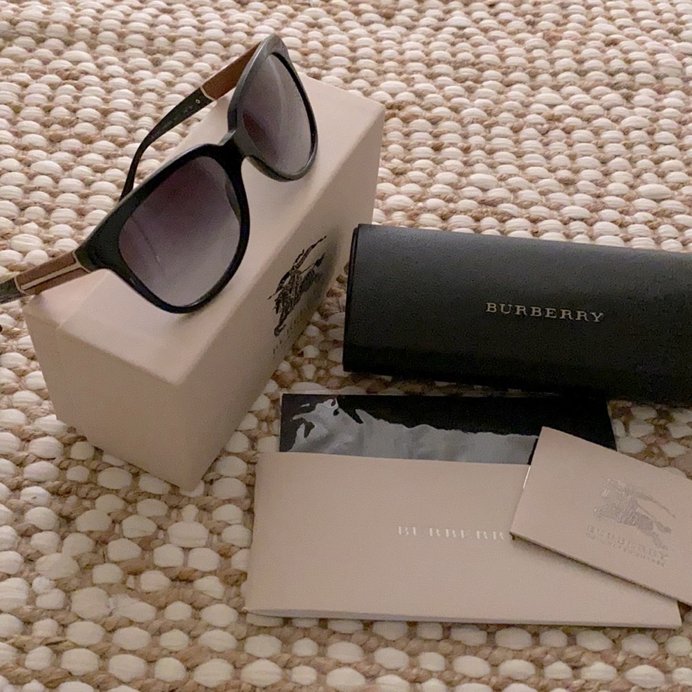 Authentic Burberry Sunglasses Black Wood